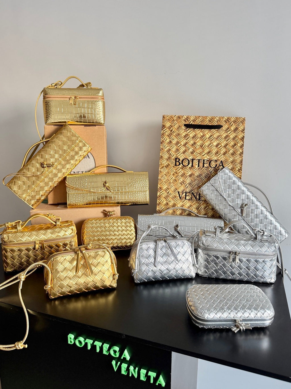 Bottega Veneta Gold Designer Handbag Edition 14
