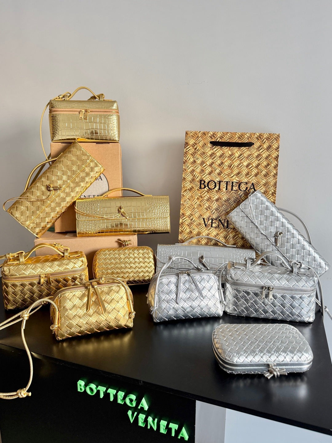 Bottega Veneta Gold Designer Handbag Edition 14