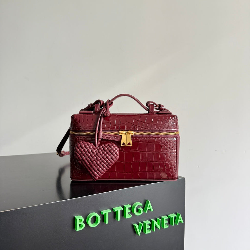 Bottega Veneta Red Designer Handbag Edition 13