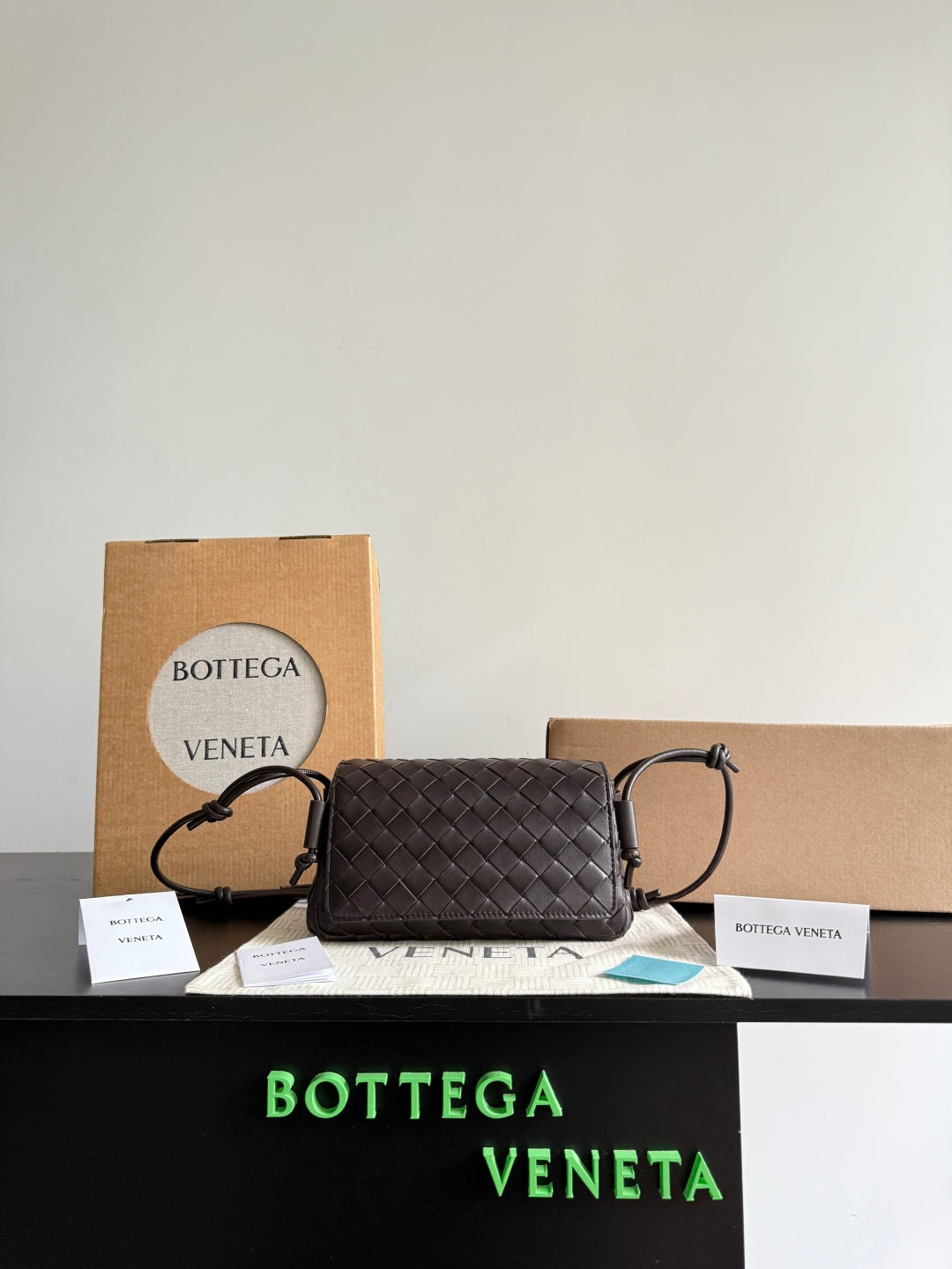 Bottega Veneta Brown Designer Handbag Edition 37