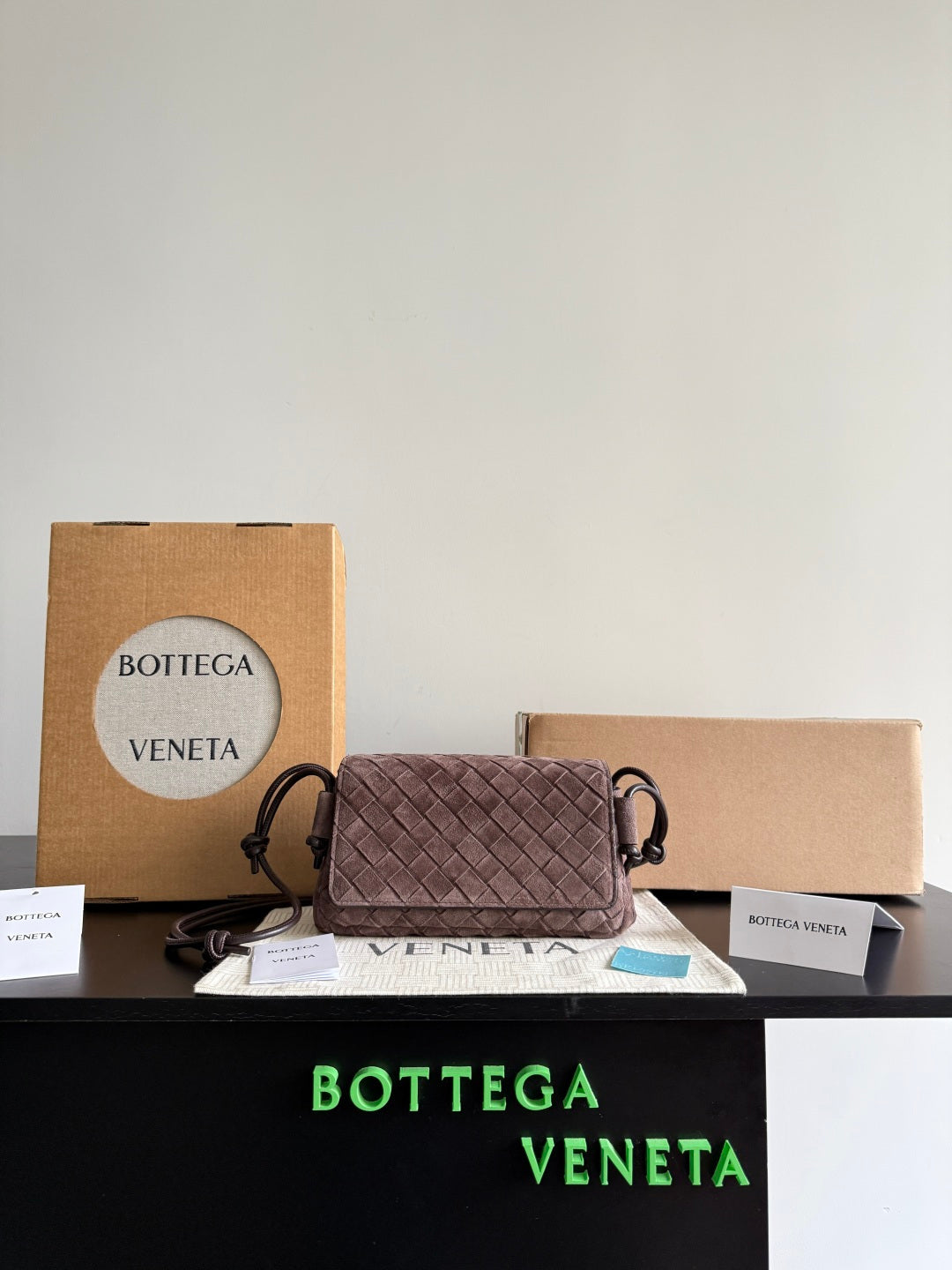 Bottega Veneta Black Designer Handbag Edition 375