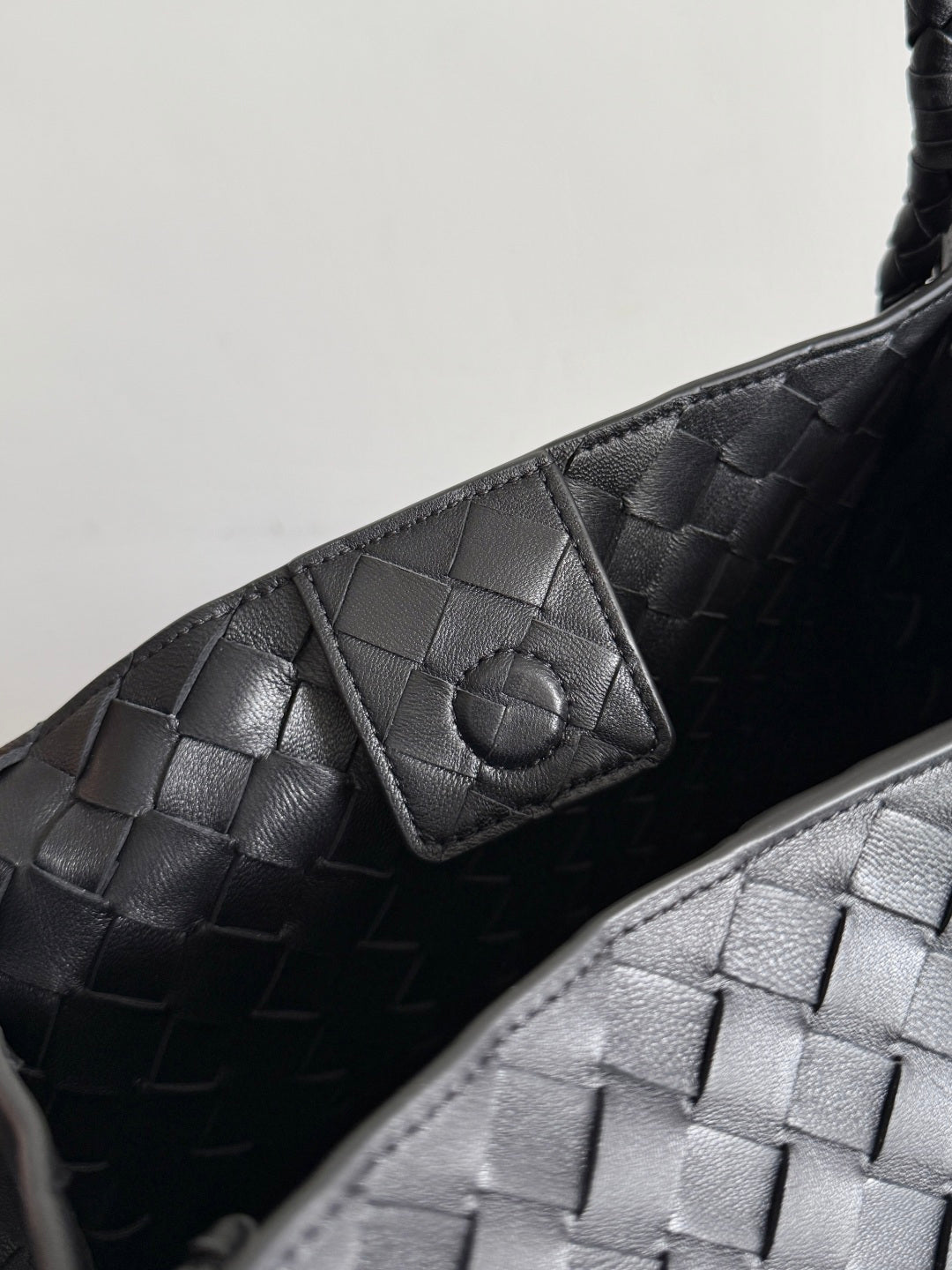 Bottega Veneta 796571 Black Designer Handbag - detail image 6