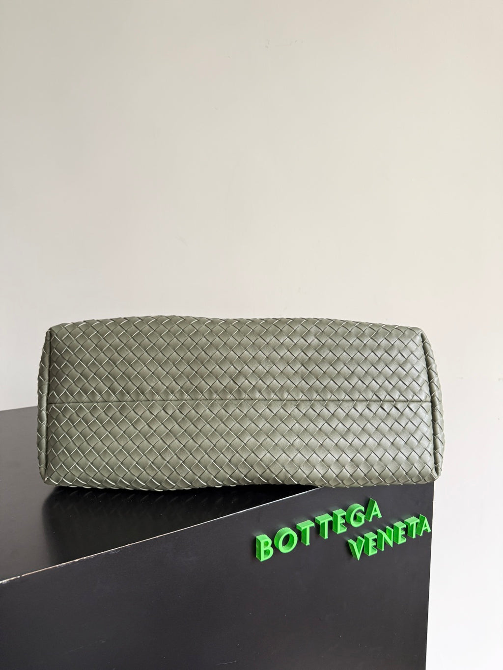 Bottega Veneta 817166 Black Designer Handbag - detail image 2
