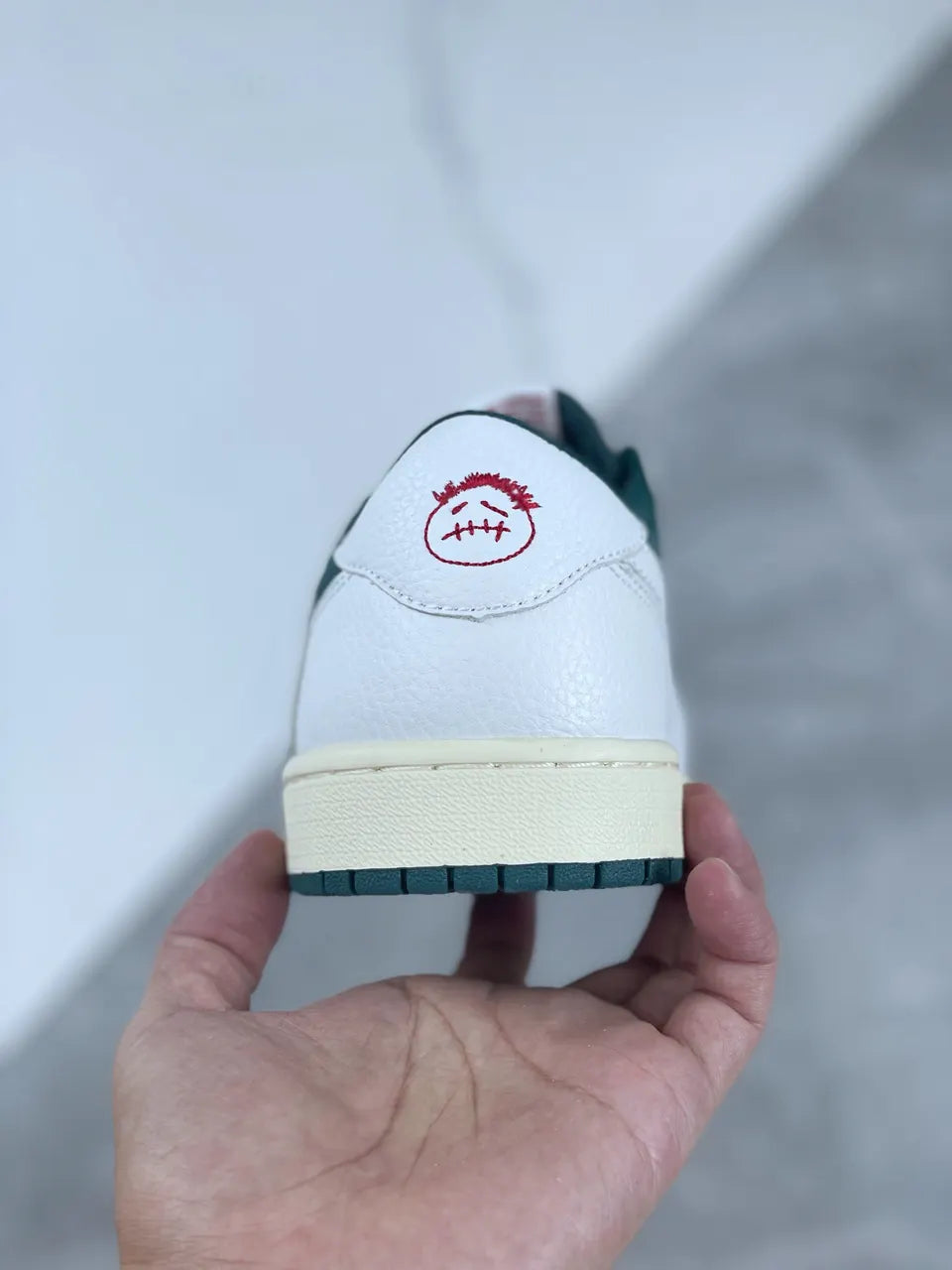 Nike AJ1 Low OG Palomino - Hình 2