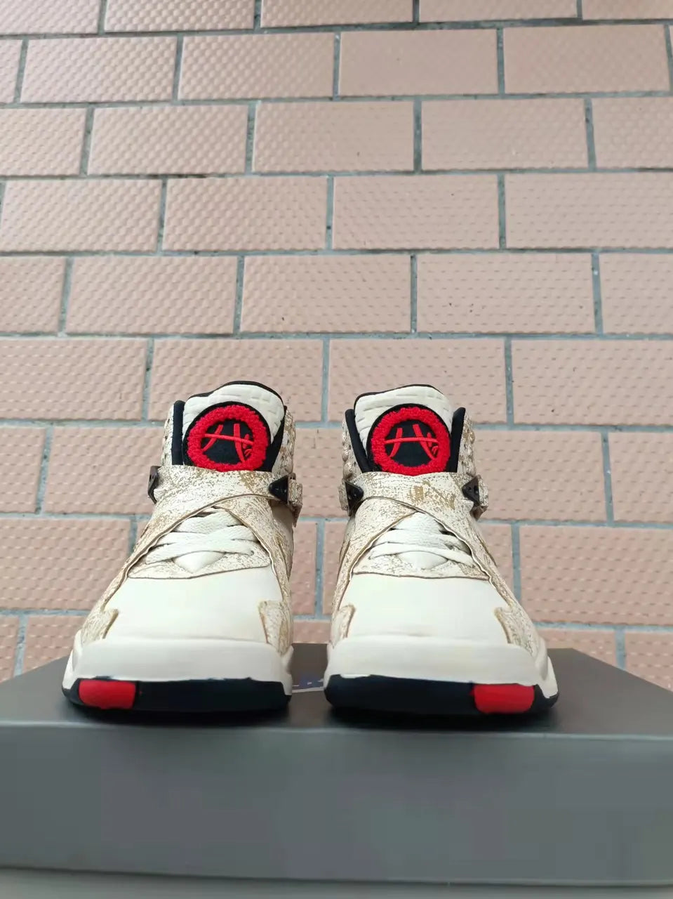Air Jordan 8 Retro OVO - Hình 2