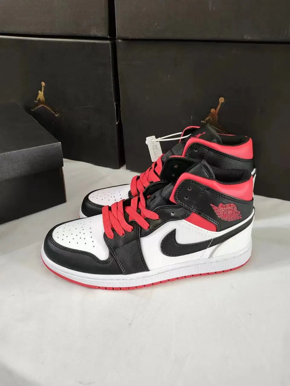 black Air Jordan 1 Mid Red - Hình 2