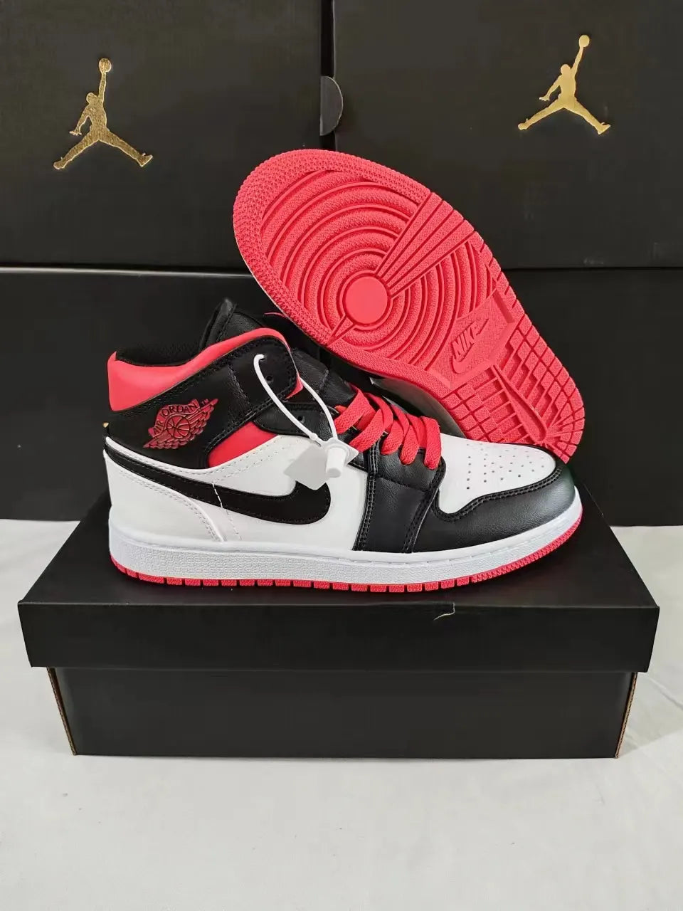 black Air Jordan 1 Mid Red - Hình 3