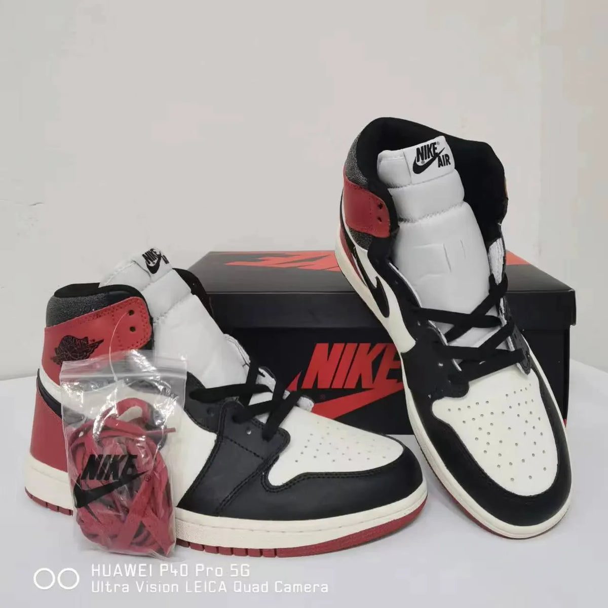retro Air Jordan 1 Black Toe - Hình 2