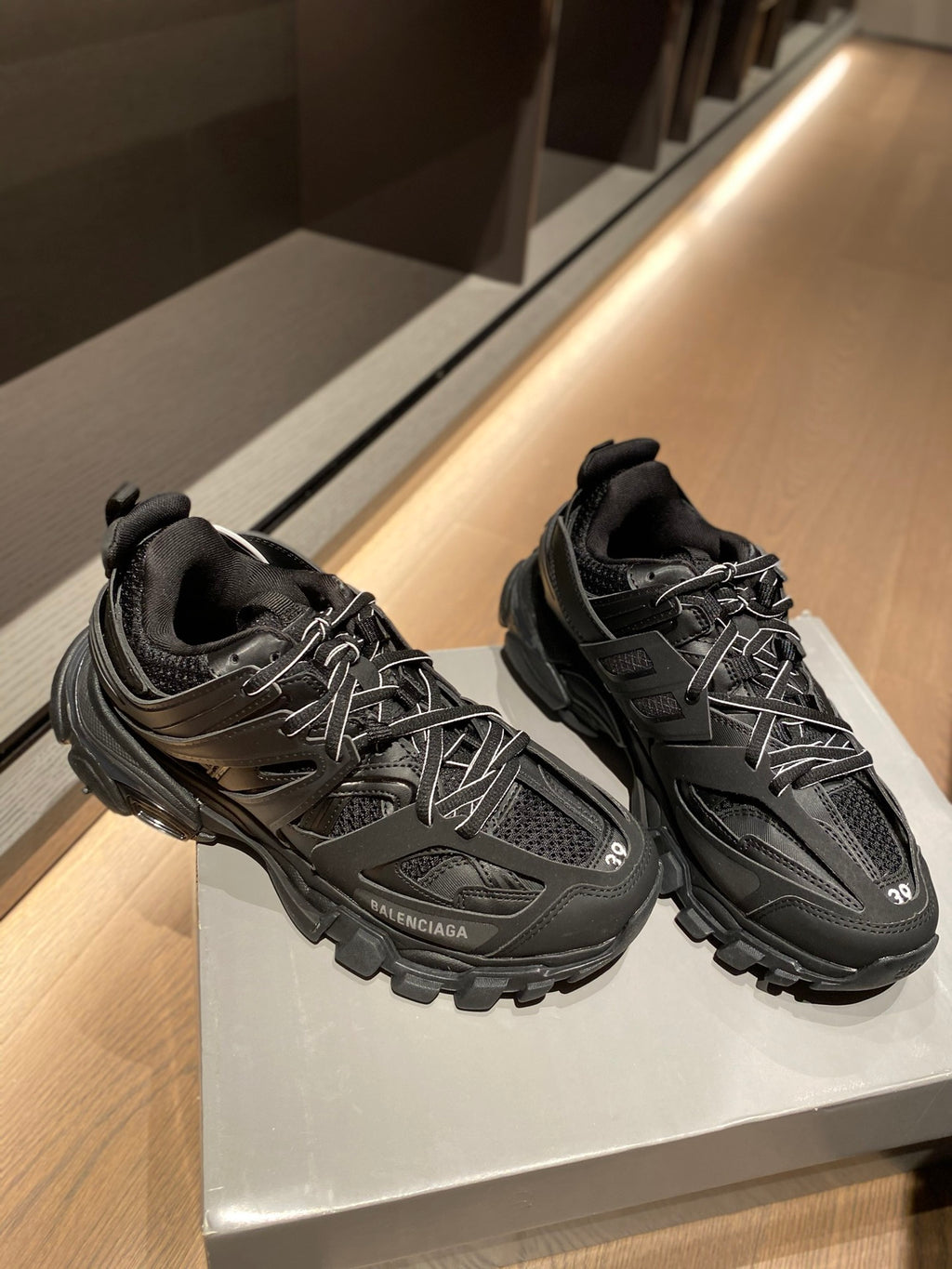 Balenciaga Black Designer Shoes Edition 6 - detail image 8