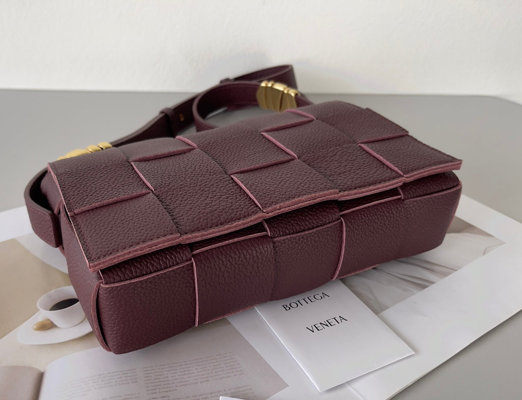 Bottega Veneta 23X15X5 Red Designer Handbag - detail image 3