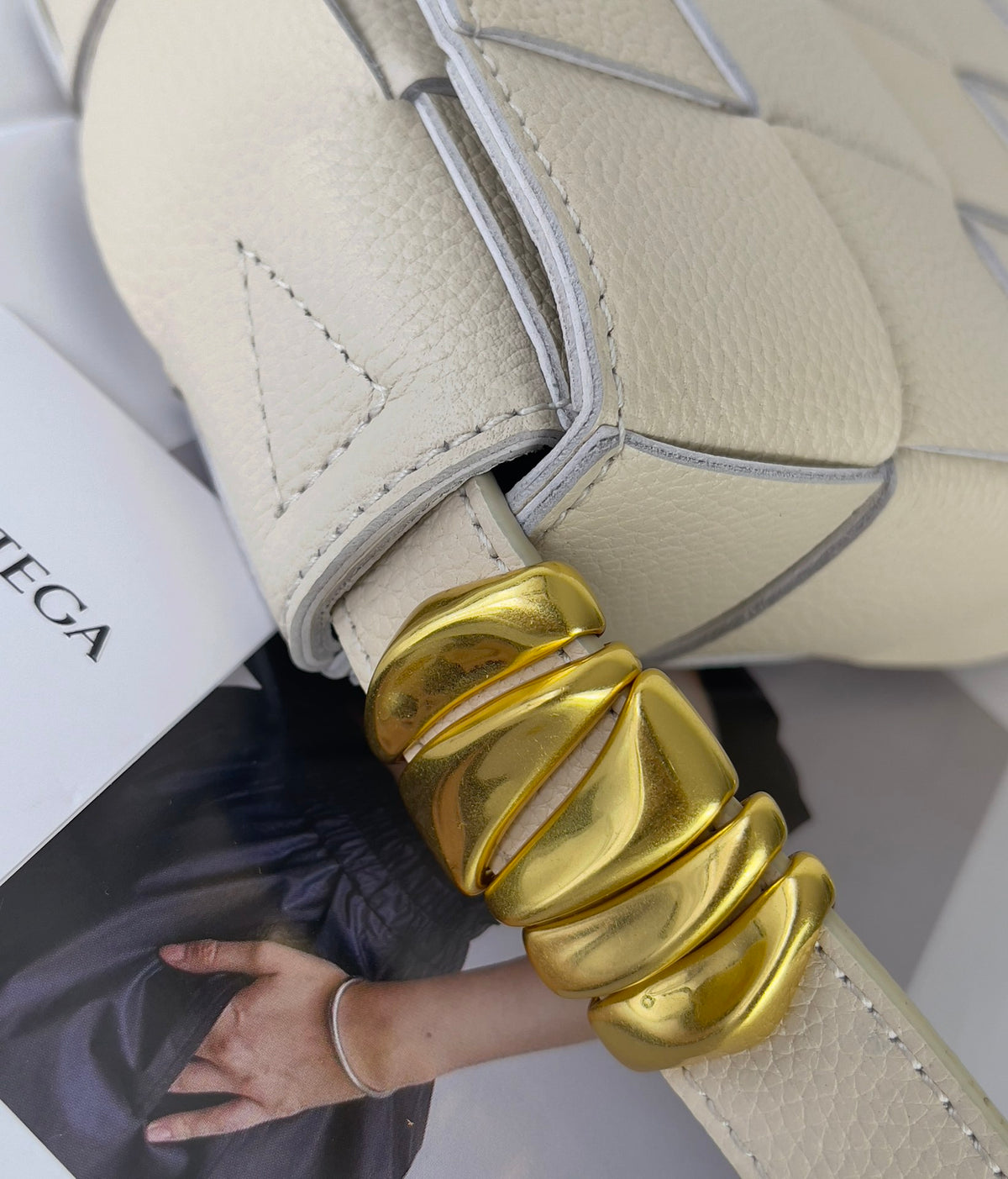 Bottega Veneta 23X15X5 Gray Designer Handbag - detail image 3