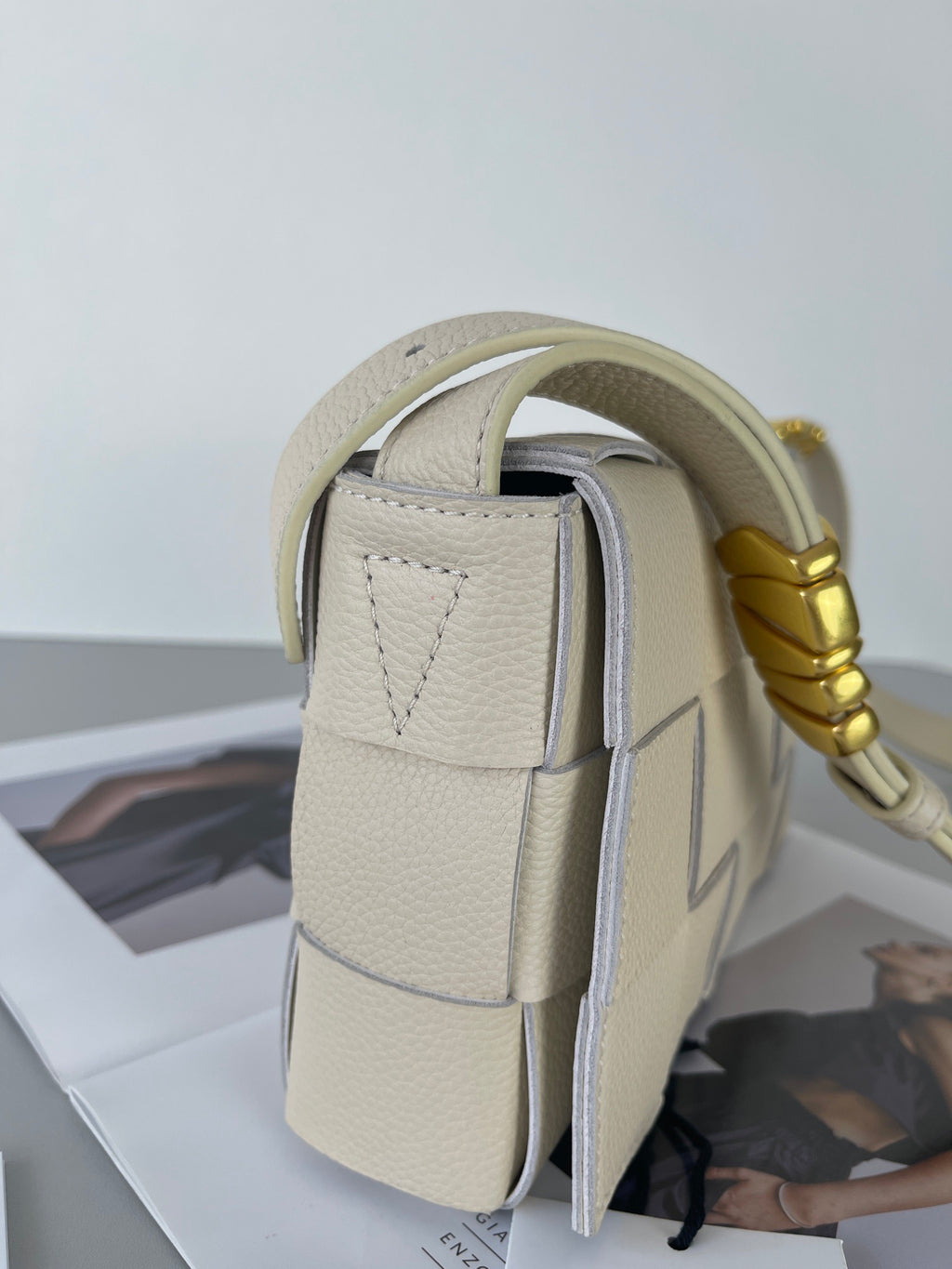 Bottega Veneta 23X15X5 Gray Designer Handbag - detail image 2