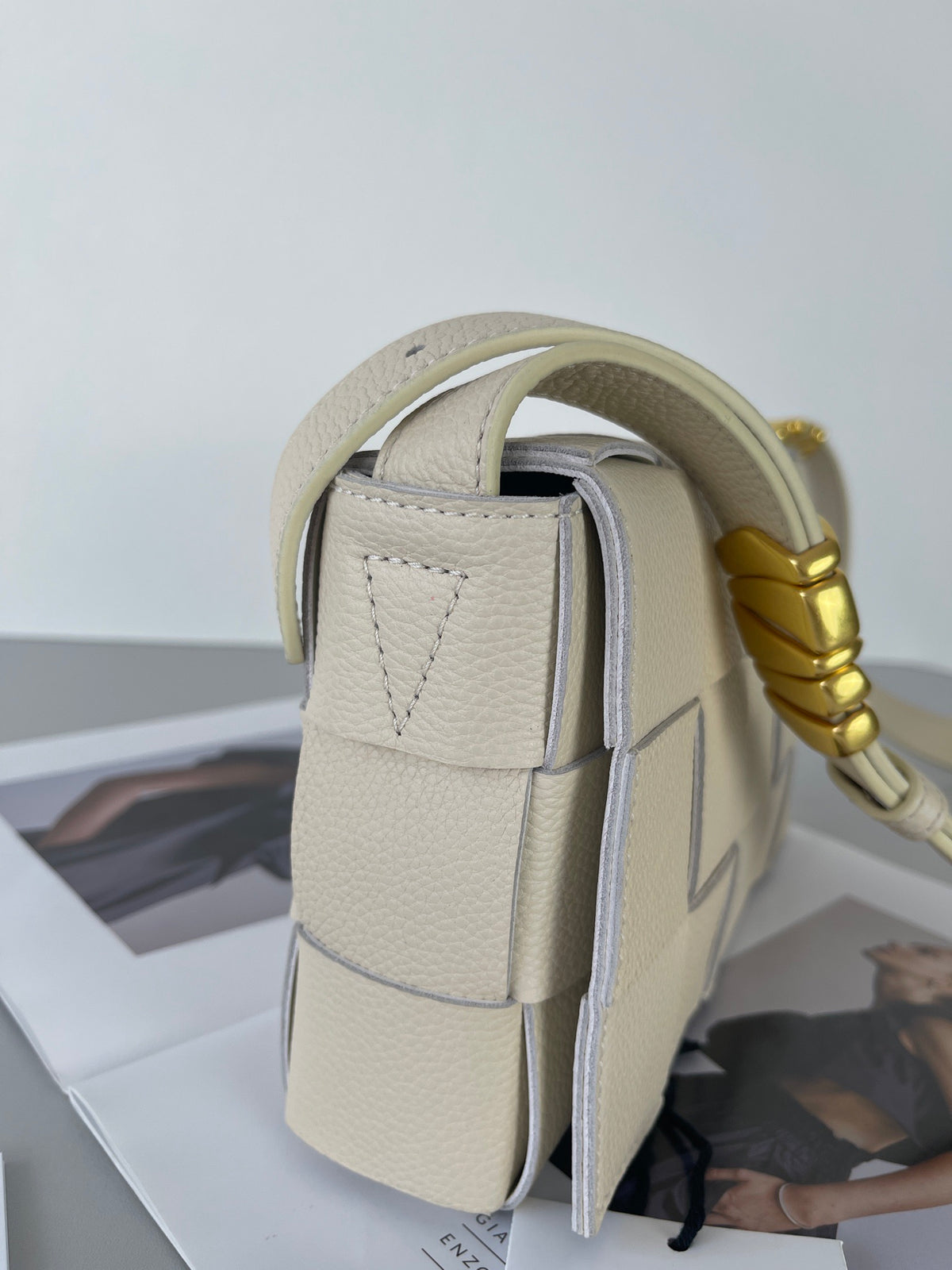 Bottega Veneta 23X15X5 Gray Designer Handbag - detail image 2