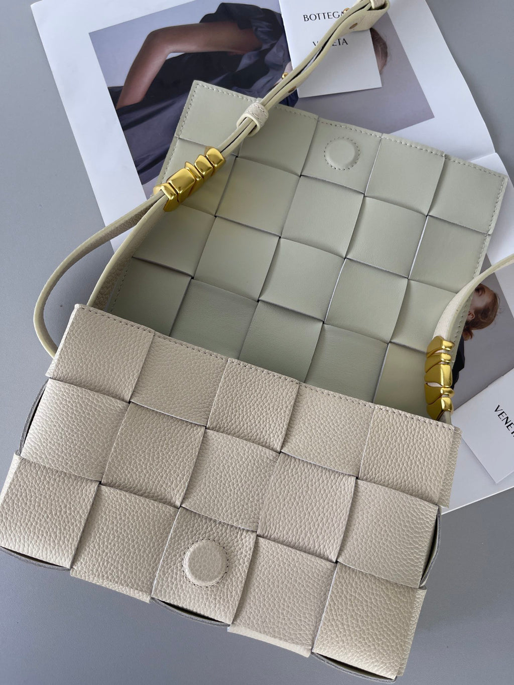 Bottega Veneta 23X15X5 Gray Designer Handbag - detail image 5