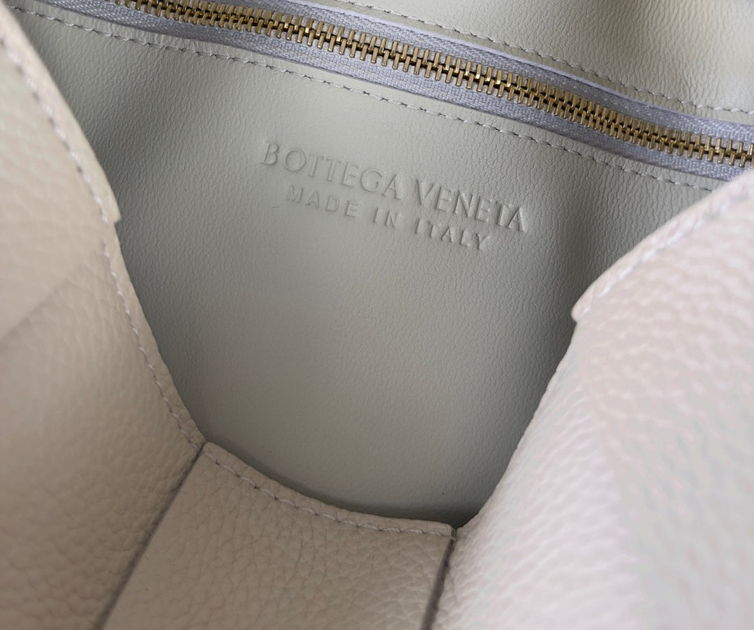 Bottega Veneta 23X15X5 Gray Designer Handbag - detail image 6