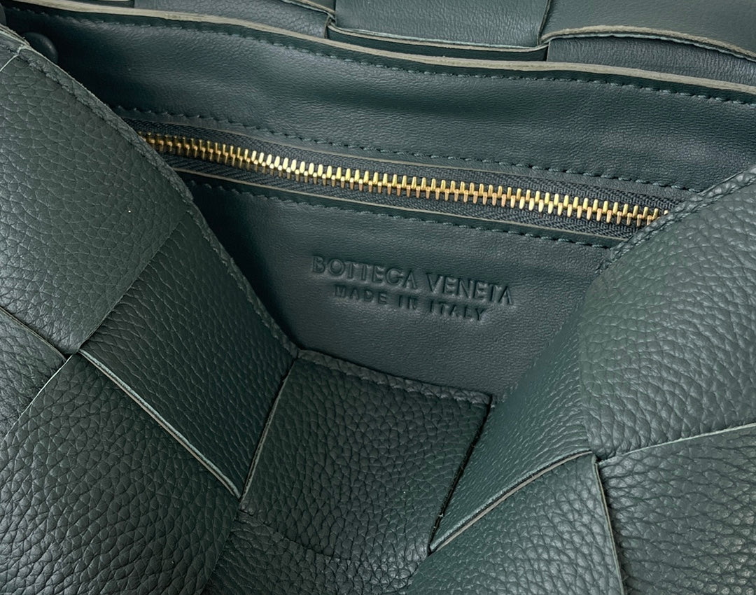 Bottega Veneta 23X15X5 Black Designer Handbag - detail image 7
