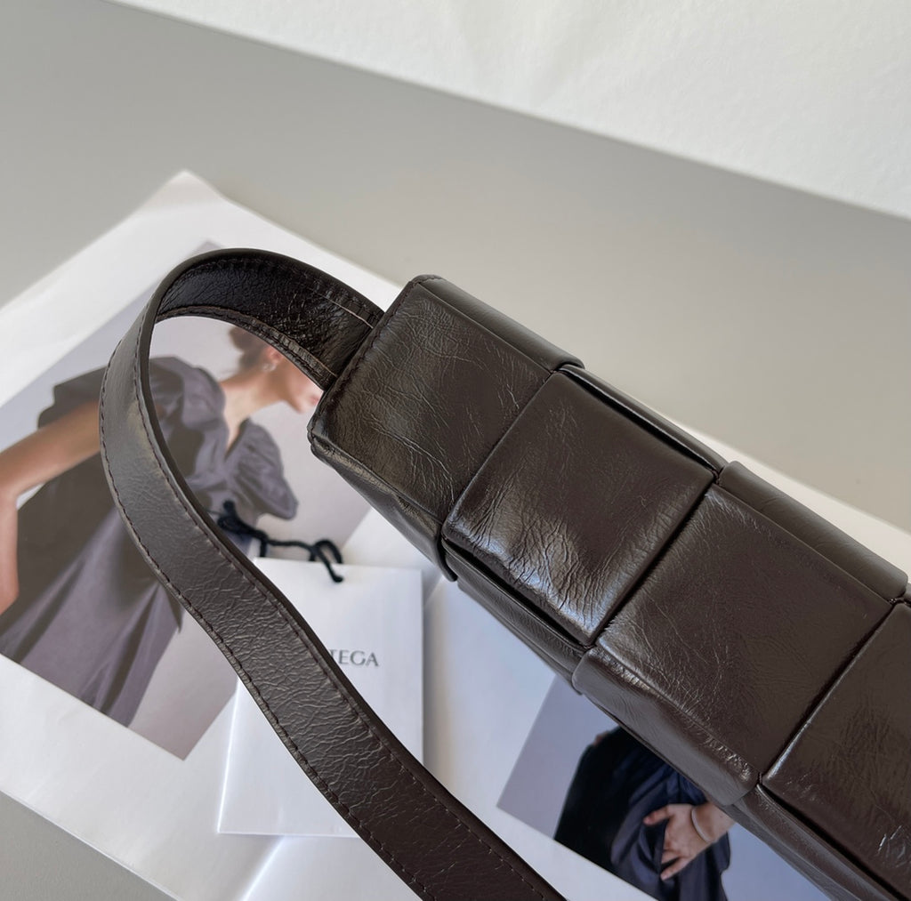 Bottega Veneta Black Designer Handbag Edition 617 - detail image 2