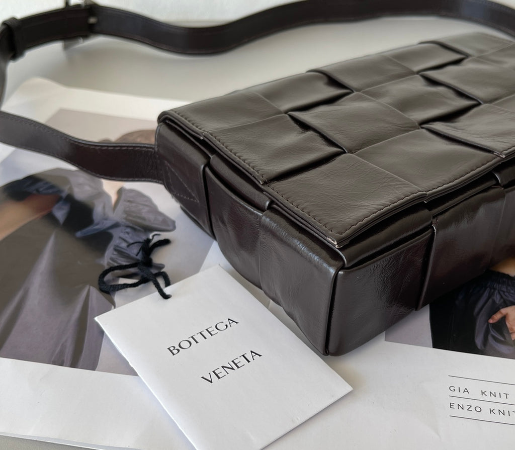 Bottega Veneta Black Designer Handbag Edition 617 - detail image 4