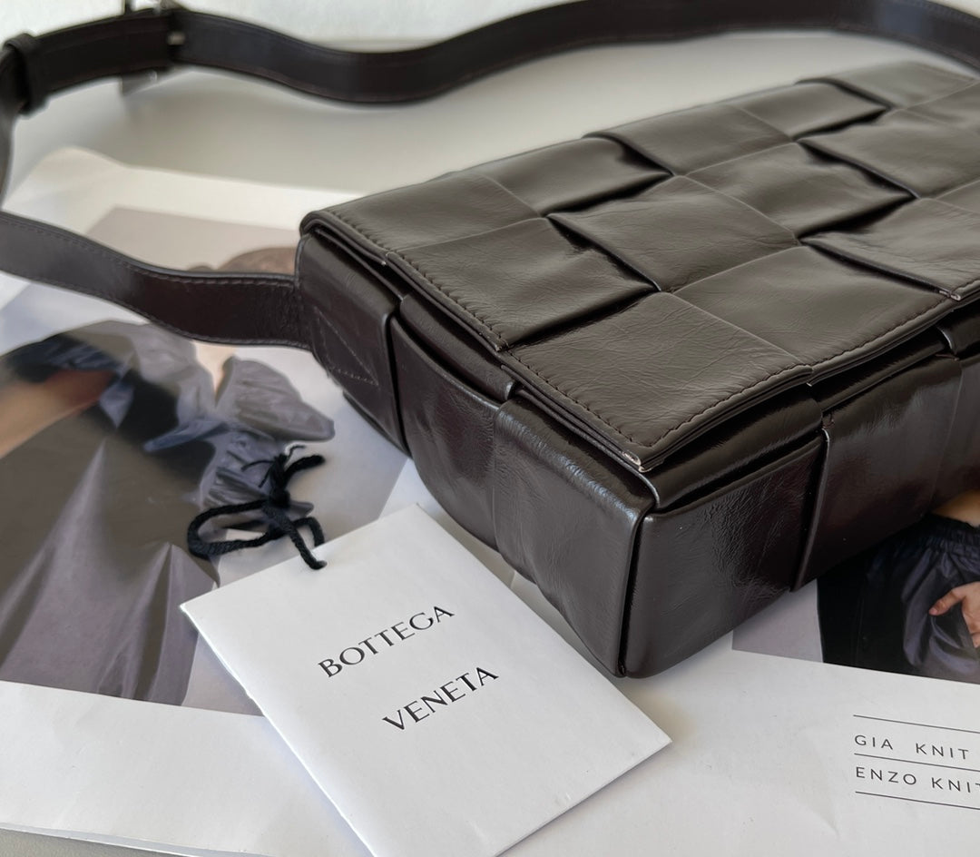Bottega Veneta Black Designer Handbag Edition 617 - detail image 4