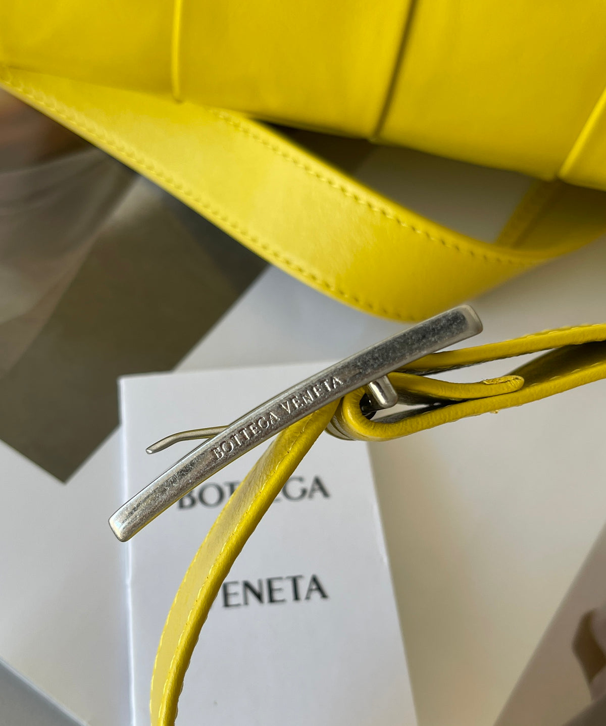 Bottega Veneta Yellow Designer Handbag Edition 8 - detail image 5