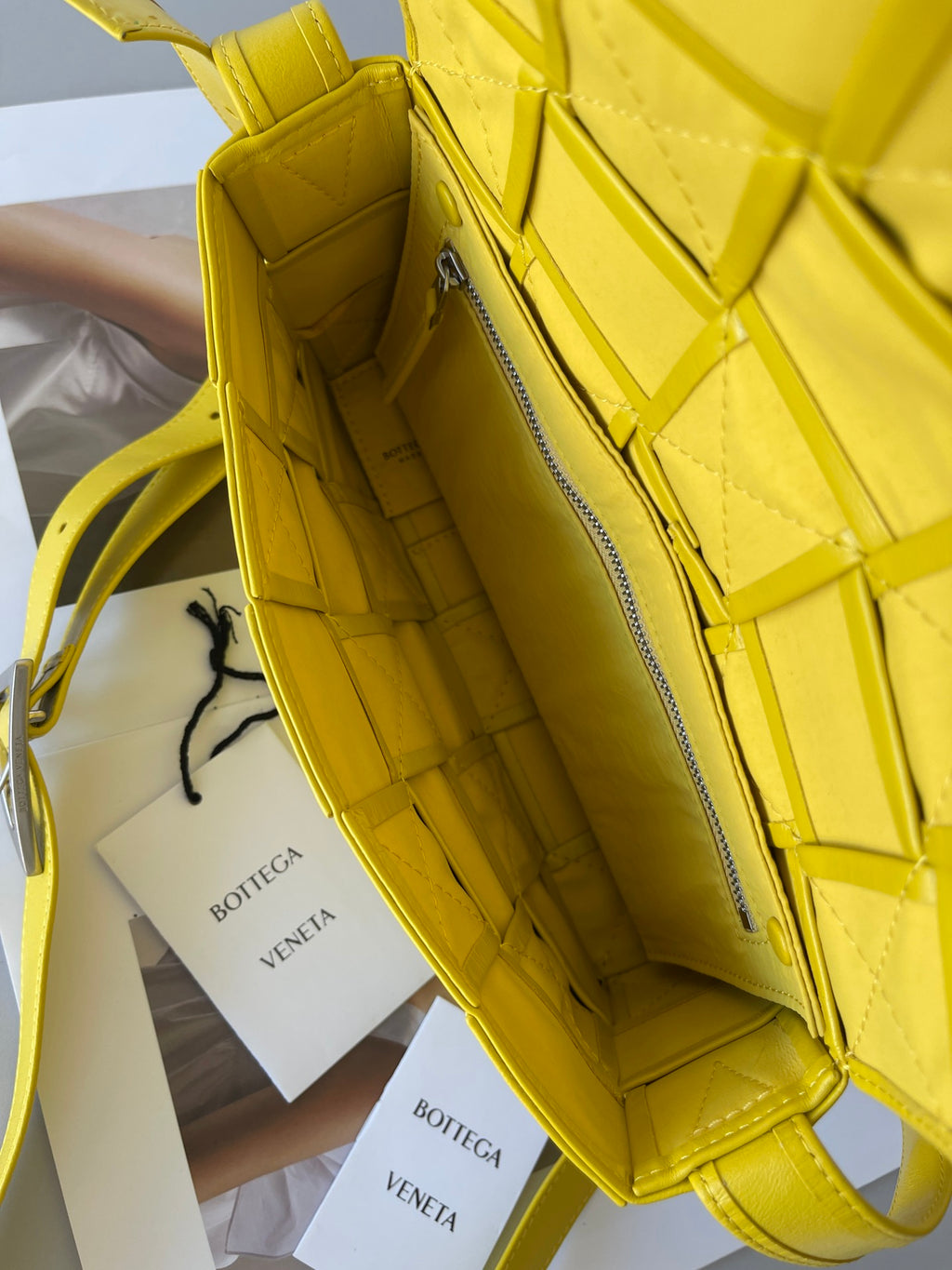 Bottega Veneta Yellow Designer Handbag Edition 8 - detail image 7