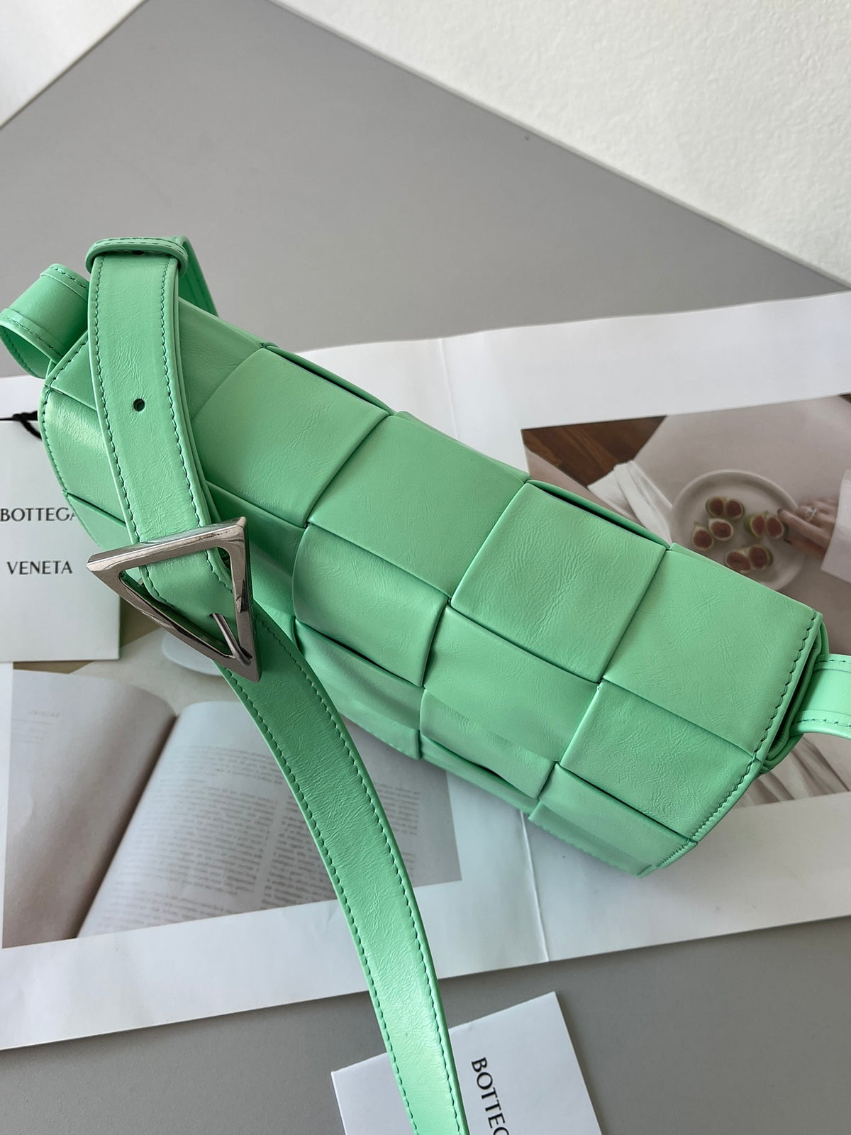 Bottega Veneta Green Designer Handbag Edition 21 - detail image 2