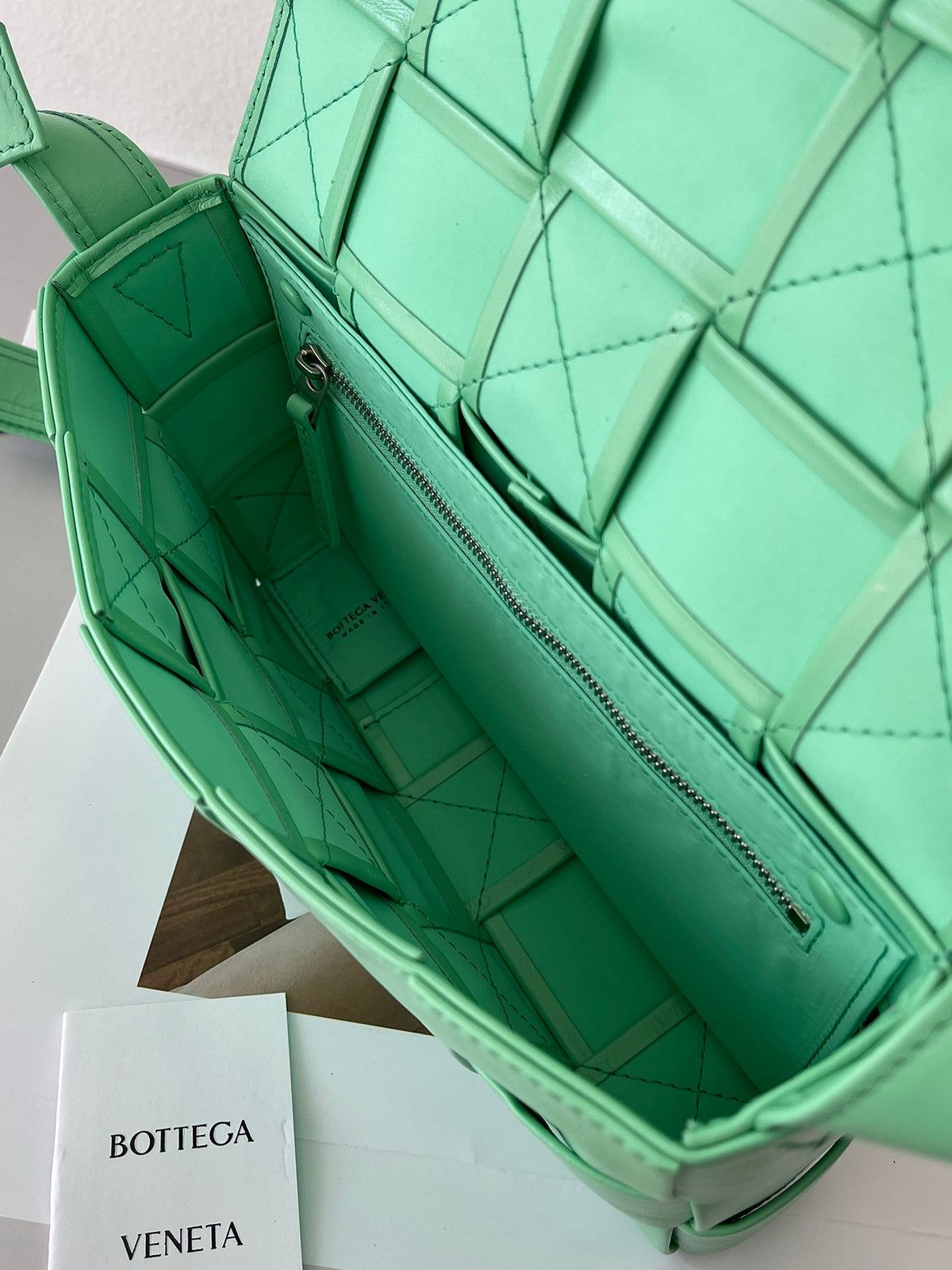Bottega Veneta Green Designer Handbag Edition 21 - detail image 9