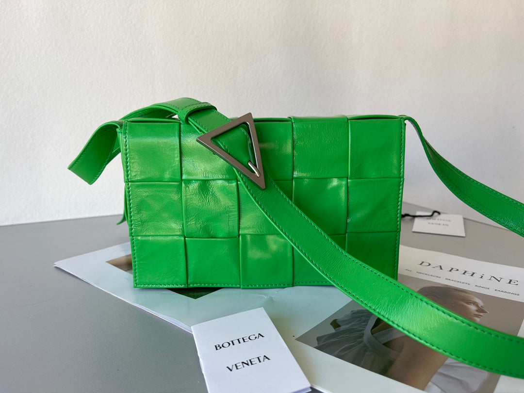 Bottega Veneta Green Designer Handbag Edition 22