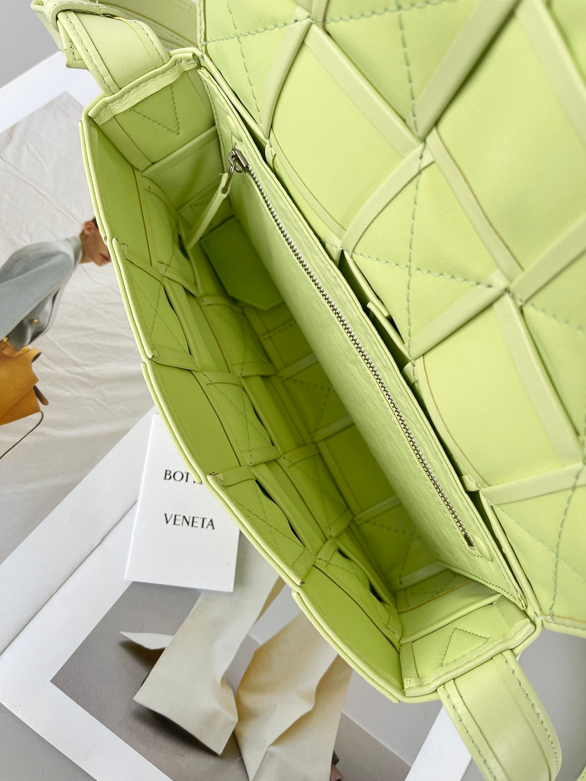 Bottega Veneta 667298 Gold & Green Designer Handbag - detail image 9