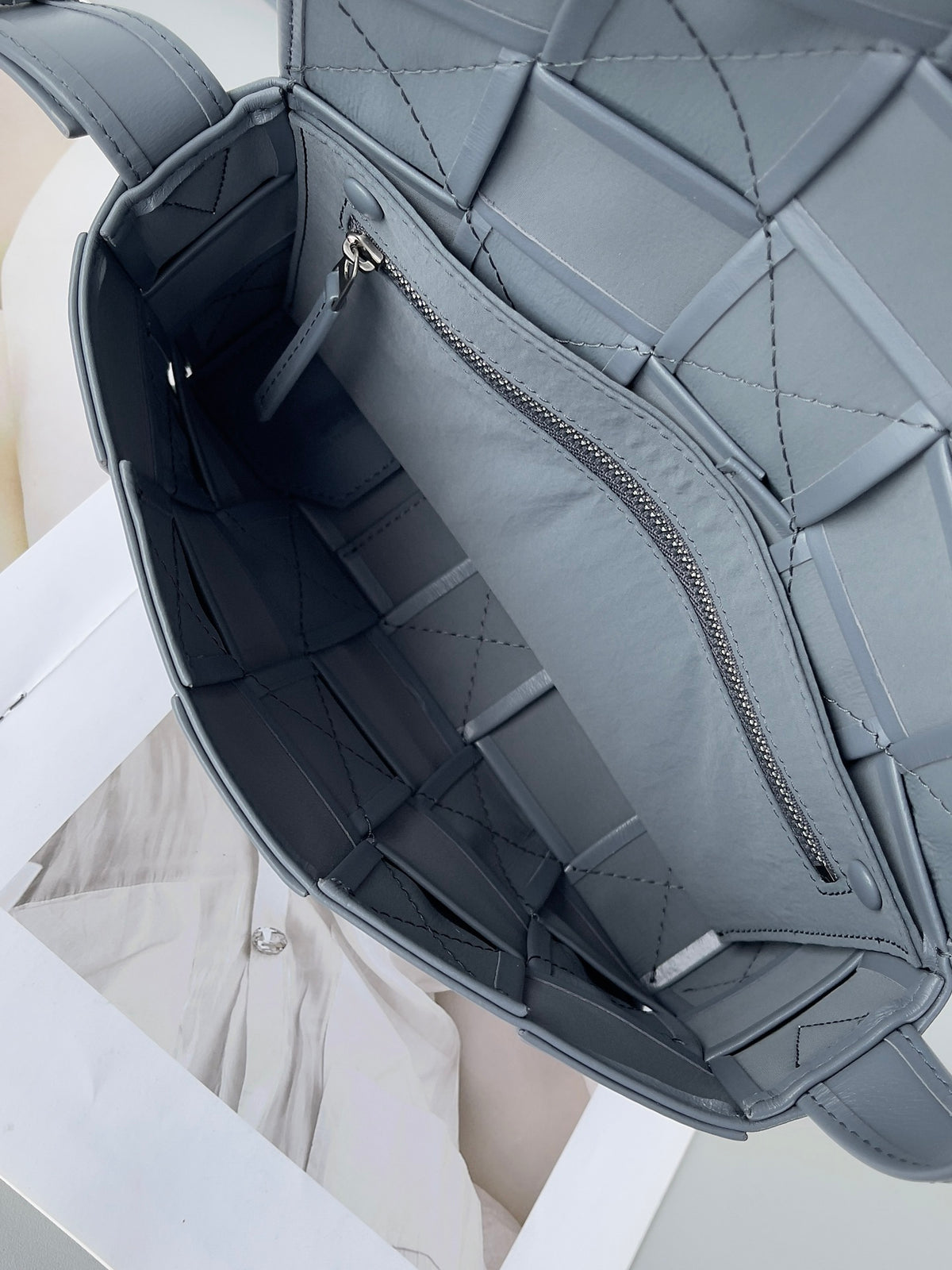 Bottega Veneta 667298 Gray Designer Handbag - detail image 9