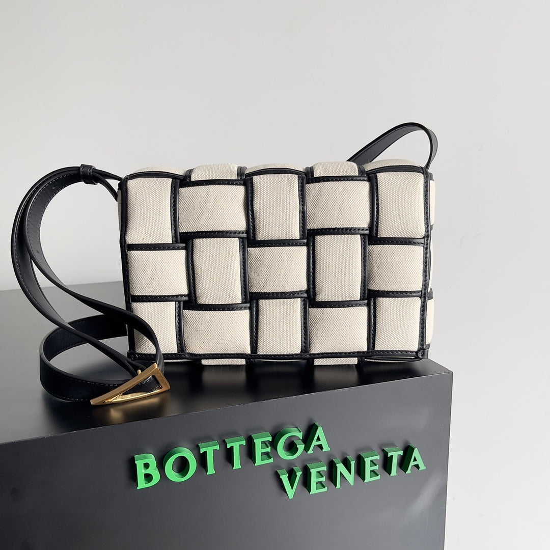 Bottega Veneta Multicolor Designer Handbag Edition 34