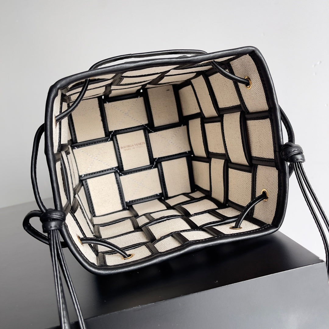 Bottega Veneta 680218 Black Designer Handbag - detail image 9