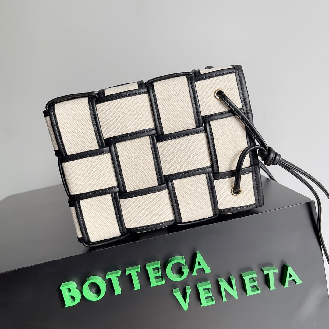 Bottega Veneta 680218 Black Designer Handbag - detail image 5