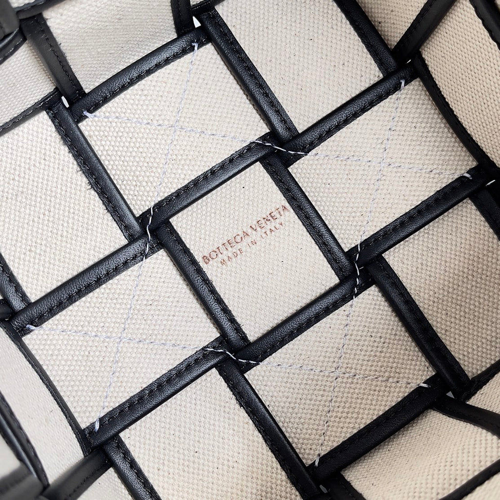 Bottega Veneta 680218 Black Designer Handbag - detail image 7