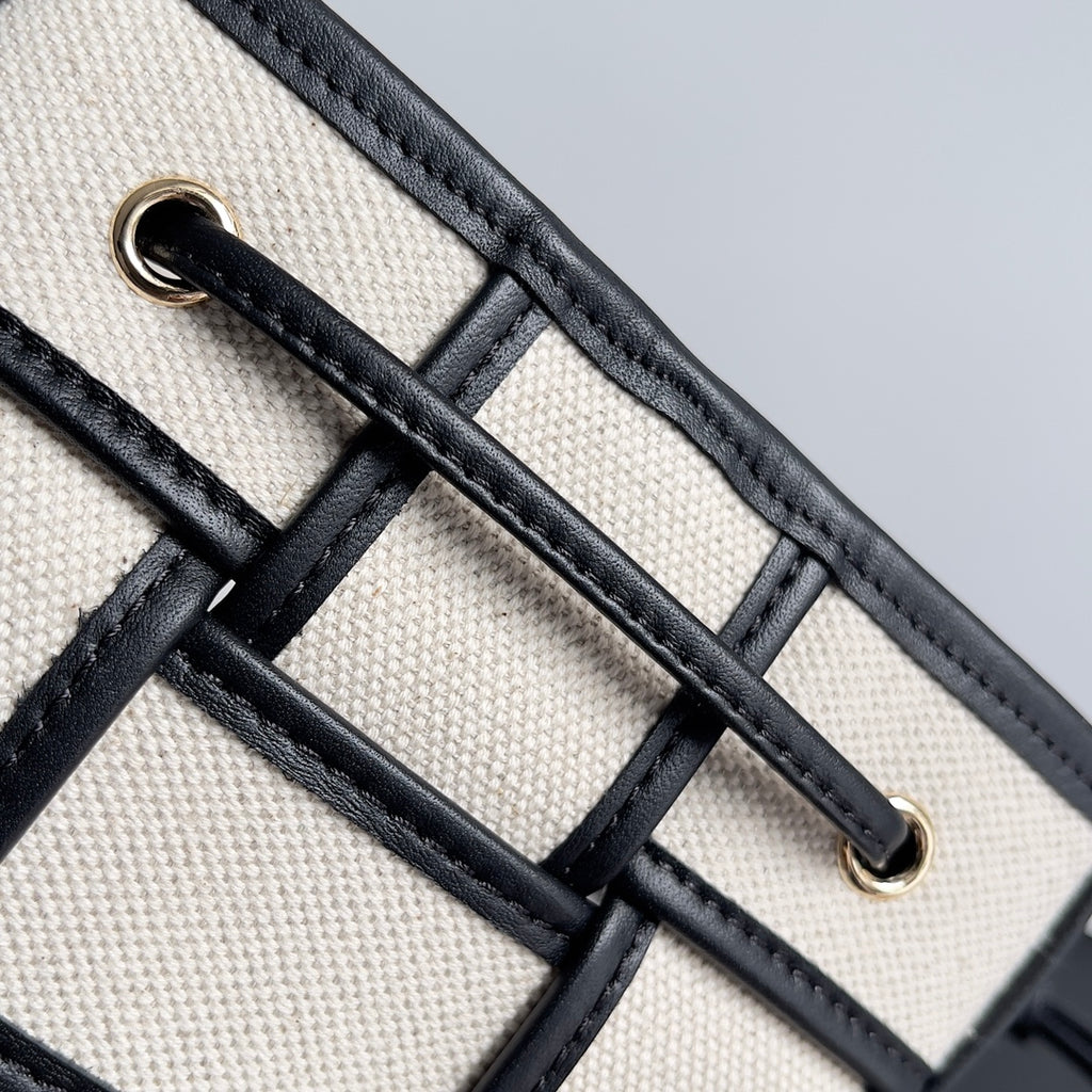 Bottega Veneta 680218 Black Designer Handbag - detail image 3