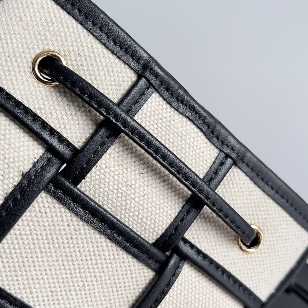 Bottega Veneta 680218 Black Designer Handbag - detail image 3