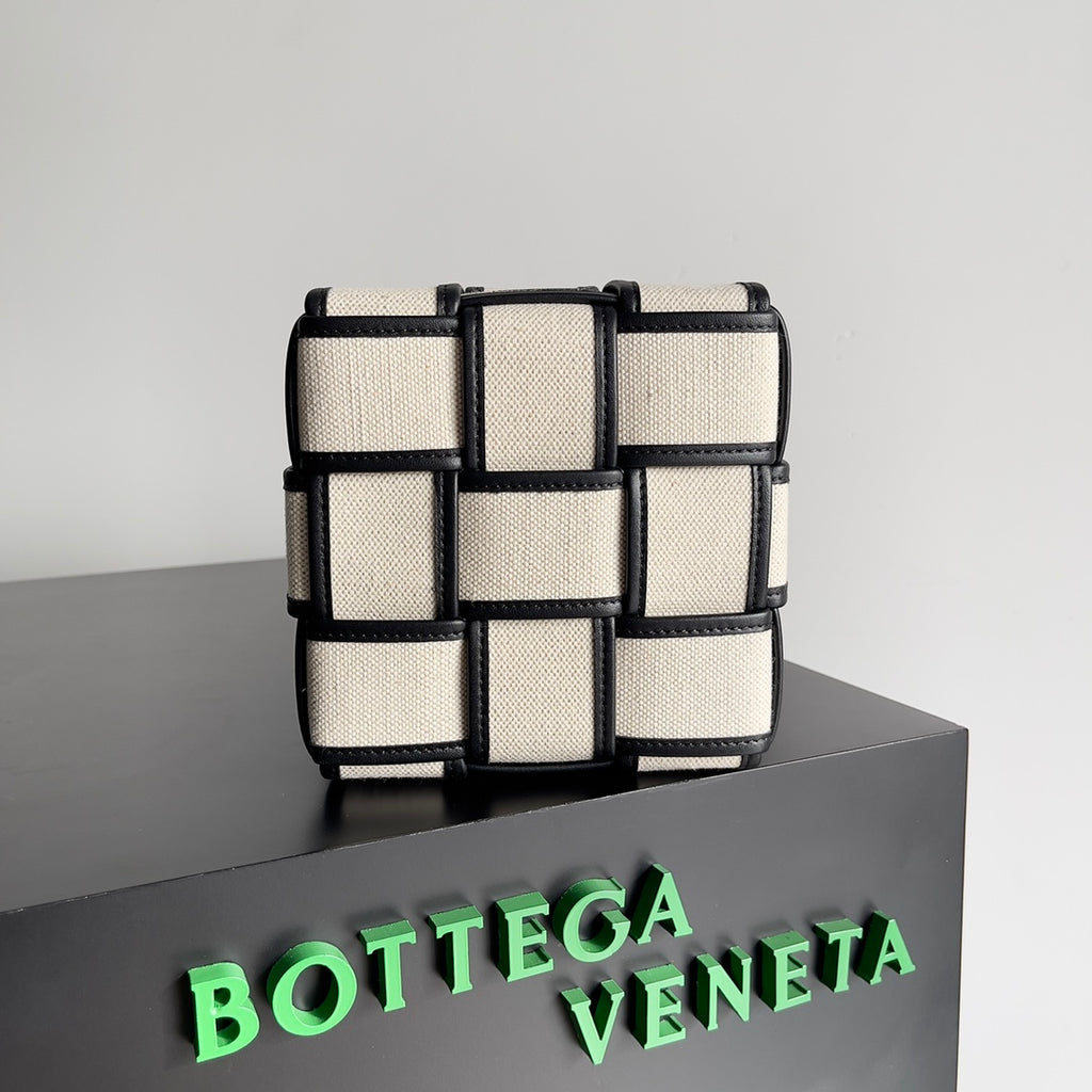 Bottega Veneta 680218 Black Designer Handbag - detail image 6