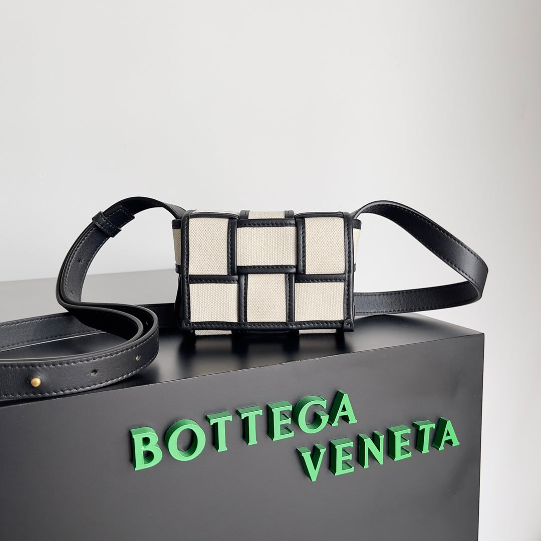 Bottega Veneta Black Designer Handbag Edition 672