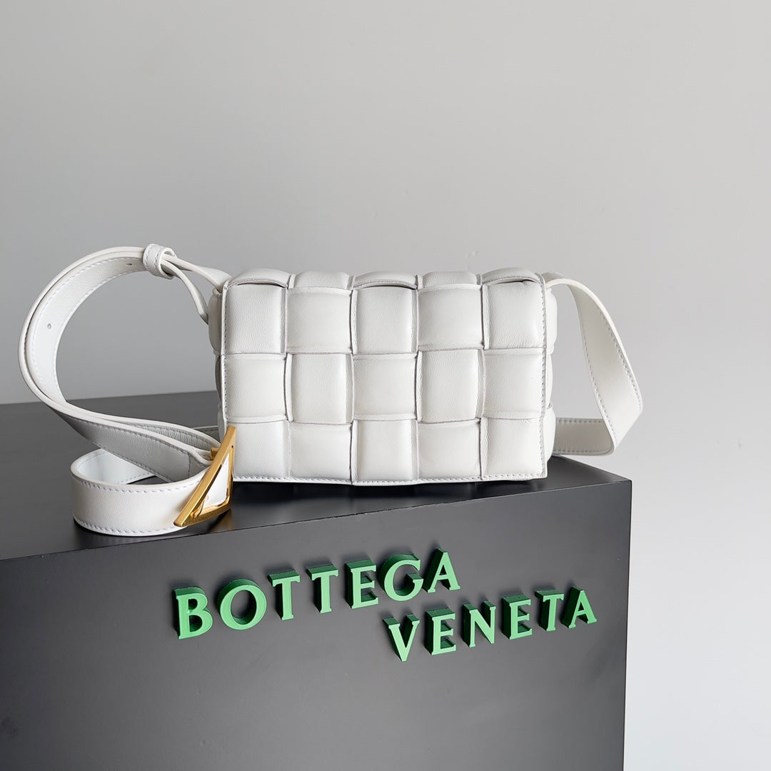Bottega Veneta White Designer Handbag Edition 20