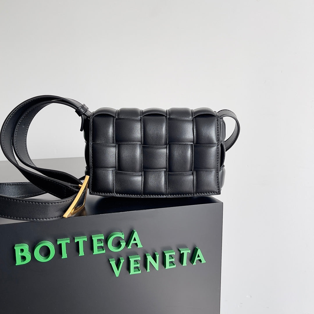 Bottega Veneta Black Designer Handbag Edition 618