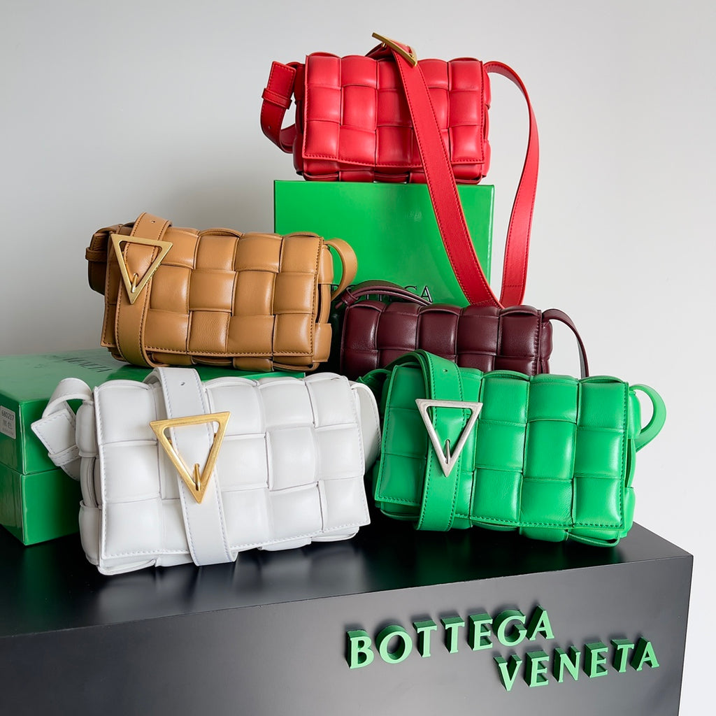 Bottega Veneta Black & Red Designer Handbag Edition 4 - detail image 3