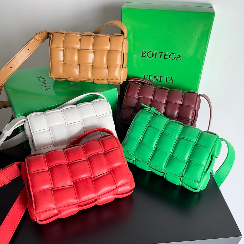 Bottega Veneta Black & Red Designer Handbag Edition 4 - detail image 2