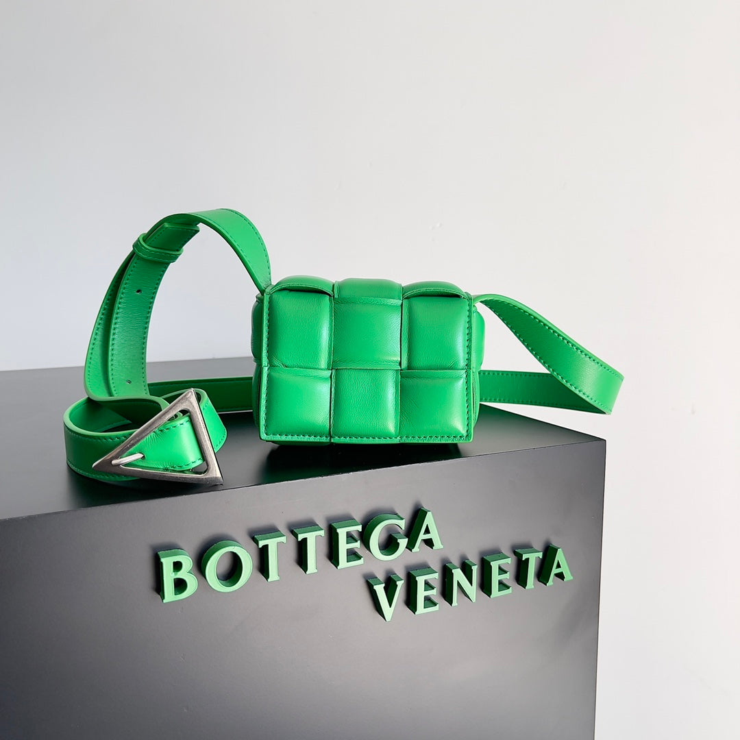 Bottega Veneta Green Designer Handbag Edition 74