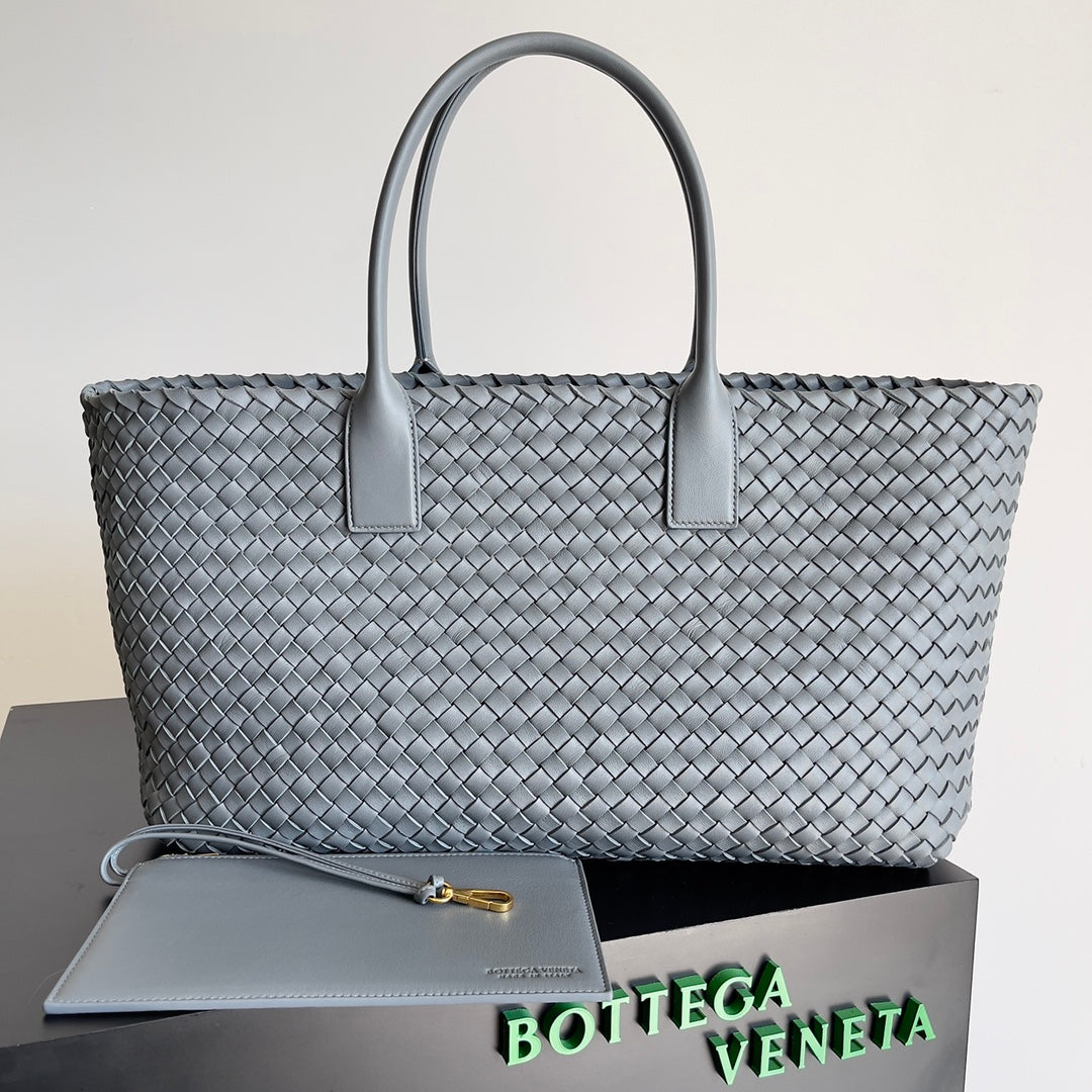 Bottega Veneta Gray Designer Handbag Edition 22