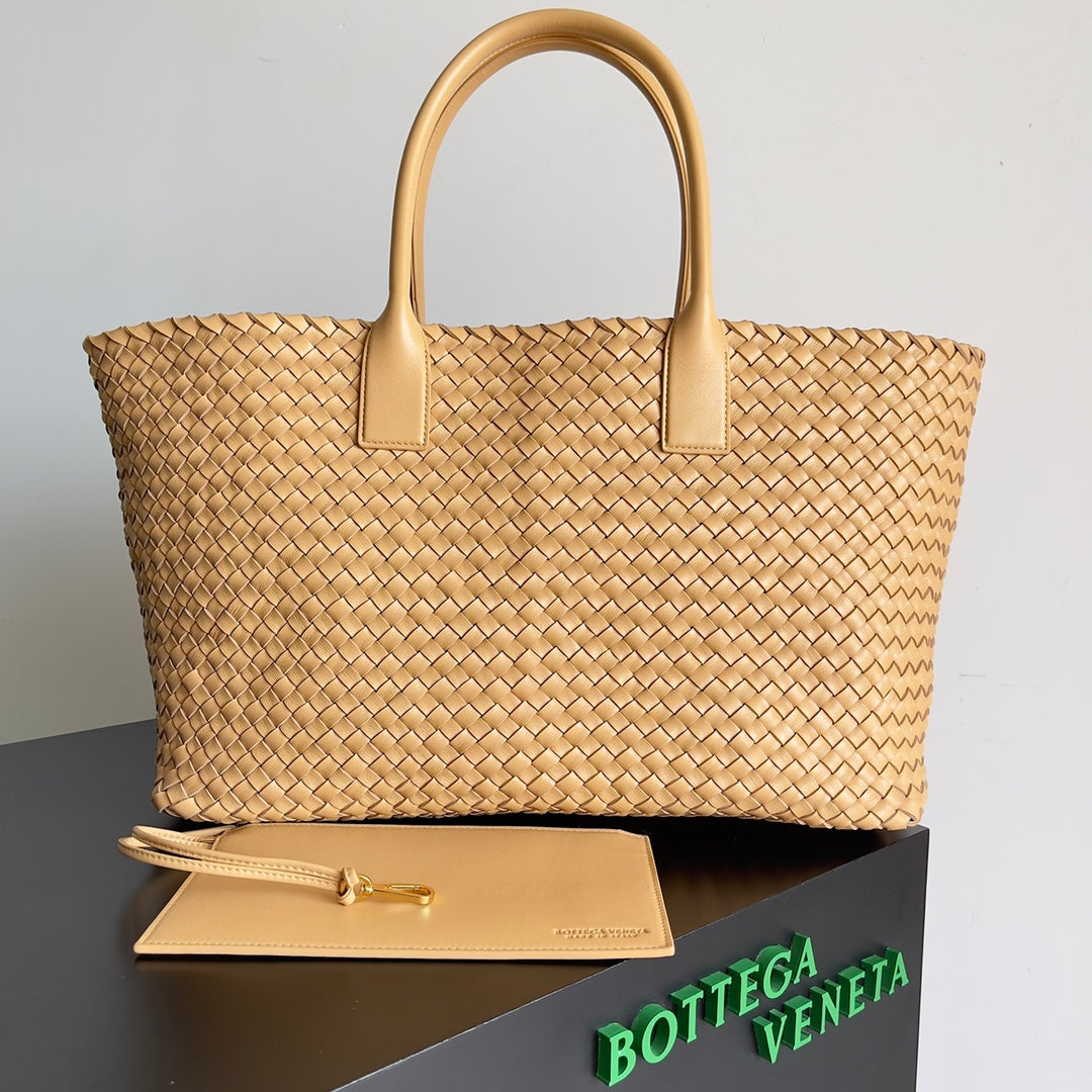 Bottega Veneta Rose Gold Designer Handbag Edition 19