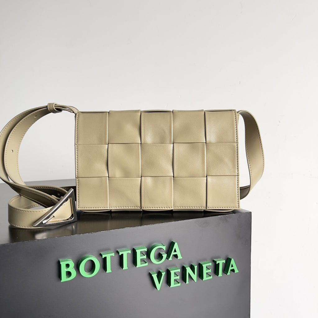 Bottega Veneta 667298 Gold Designer Handbag