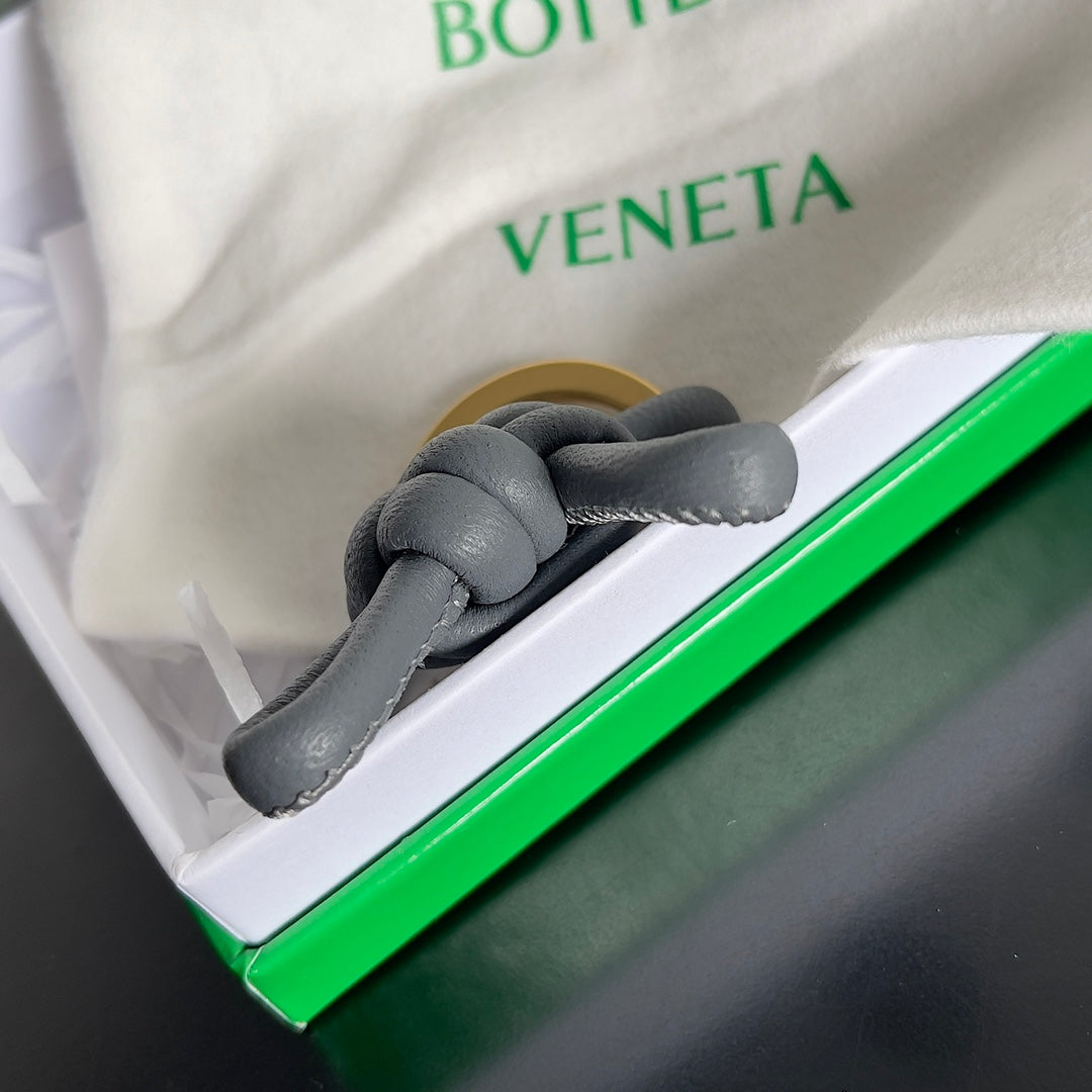 Bottega Veneta Silver Designer Handbag Edition 161 - detail image 6