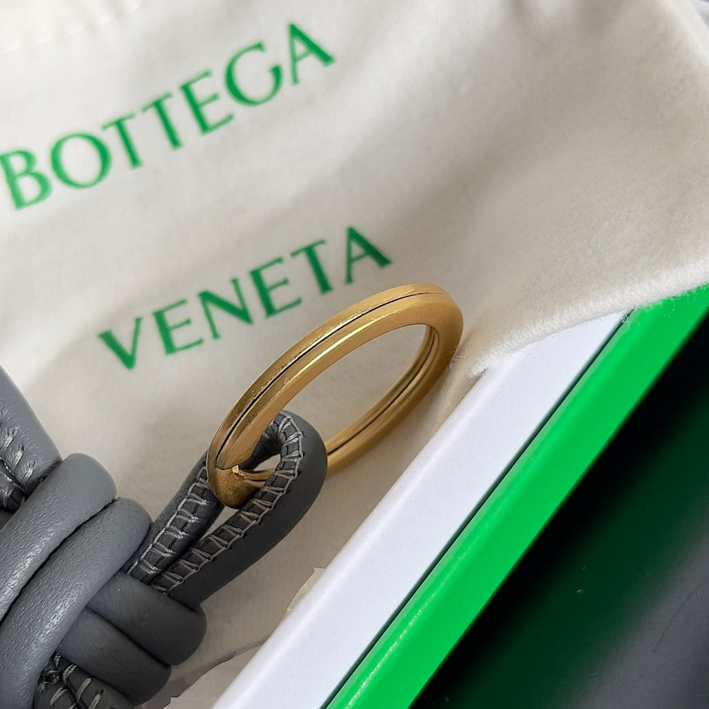 Bottega Veneta Silver Designer Handbag Edition 161 - detail image 4