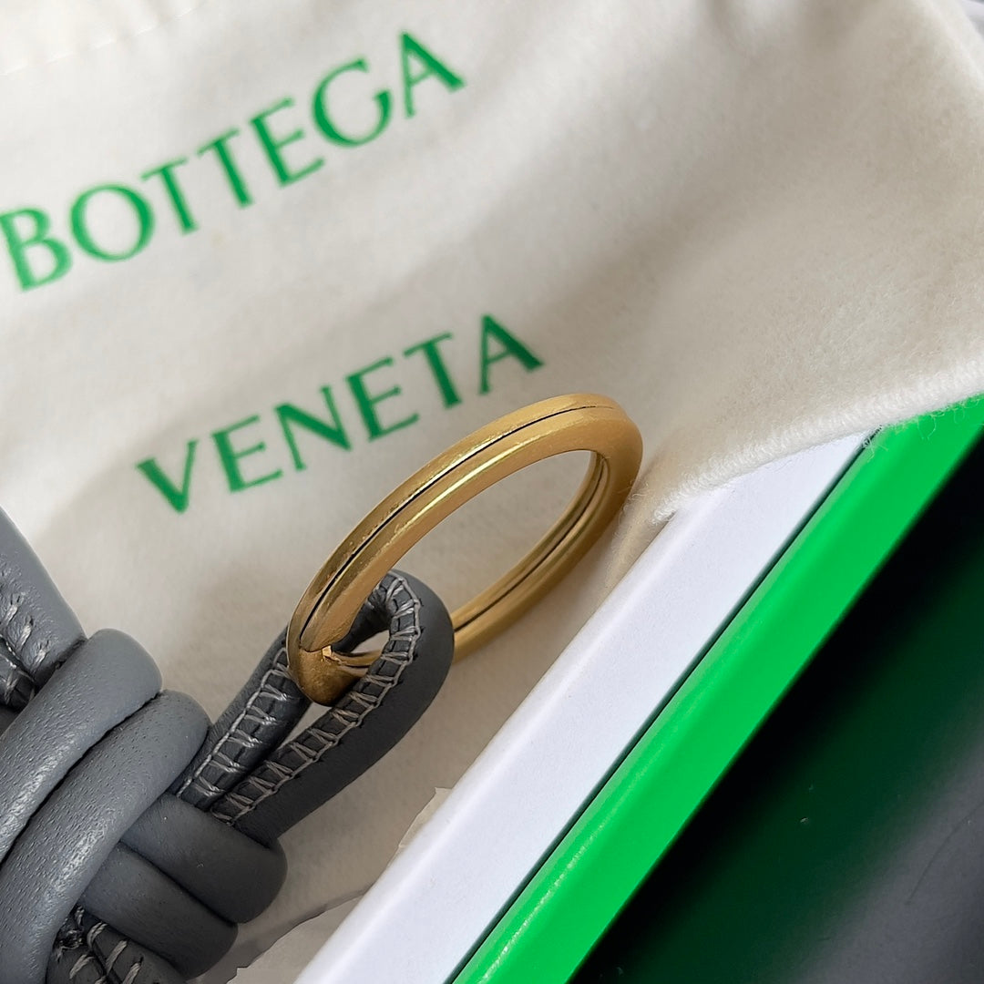 Bottega Veneta Silver Designer Handbag Edition 161 - detail image 4