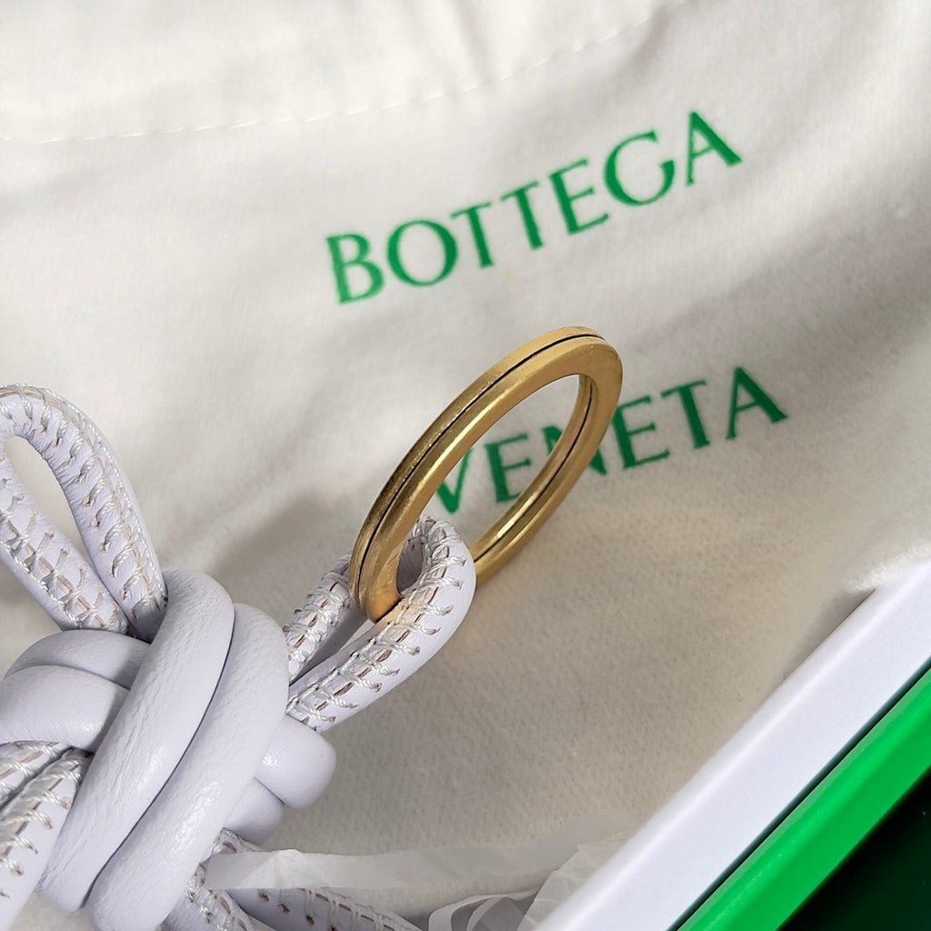 Bottega Veneta Silver Designer Handbag Edition 156 - detail image 4